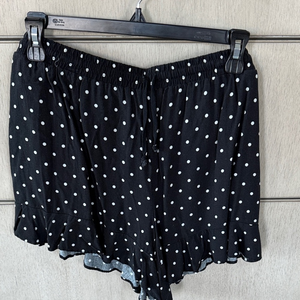 Chic Black Polka Dot Shorts